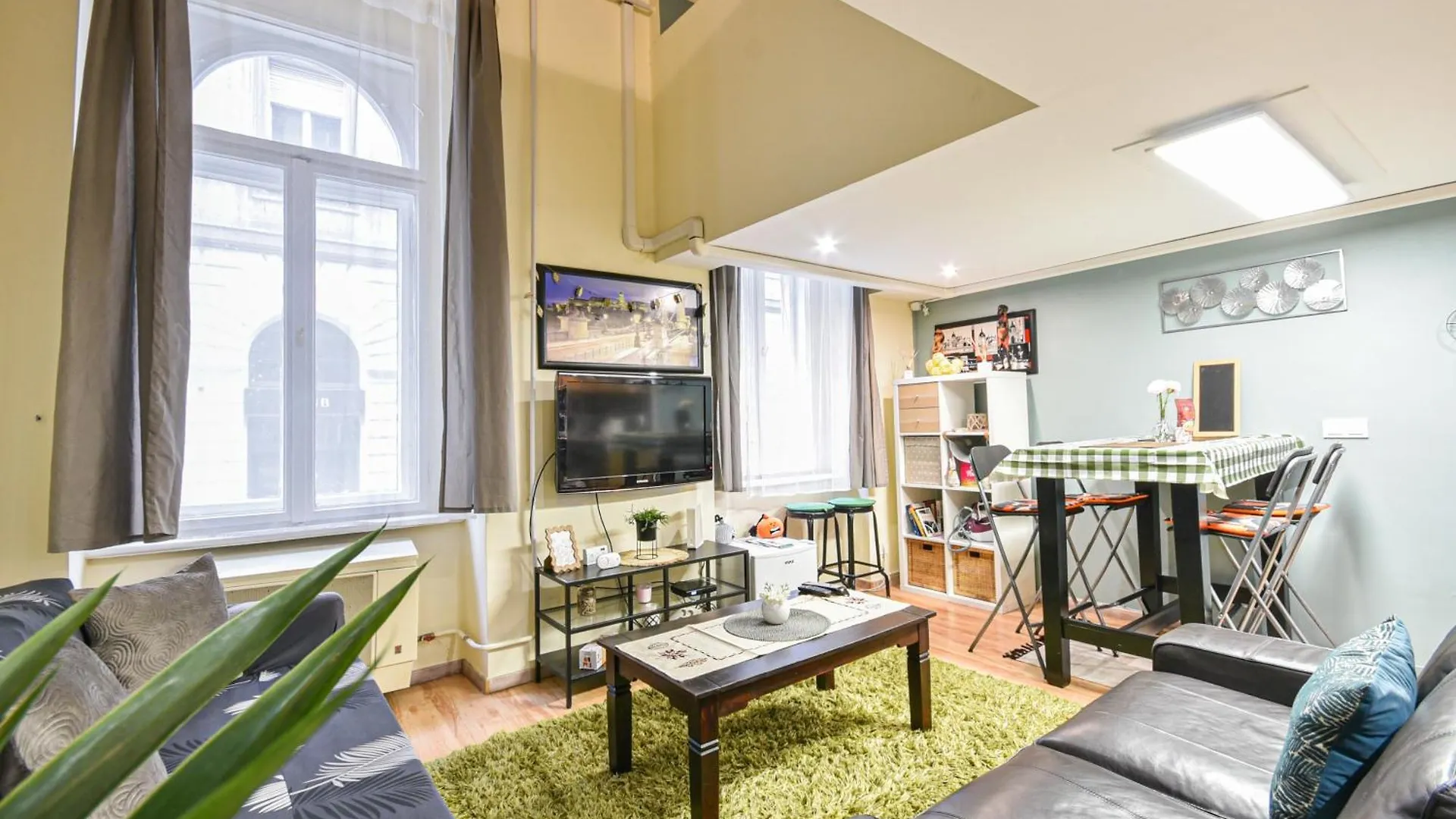 W46 - With 3 Bedrooms 2Ac Max8 In Centrum Budapest 0*,  Hungary